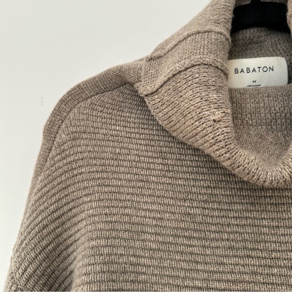 Aritzia Babaton Women’s Mika Sweater Funnel Neck Wool
Cashmere Medium - Picture 5 of 13